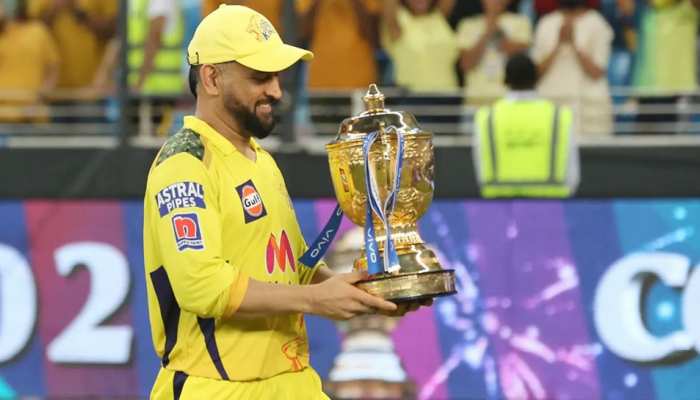 MS Dhoni IPL Trophy 1.jpeg