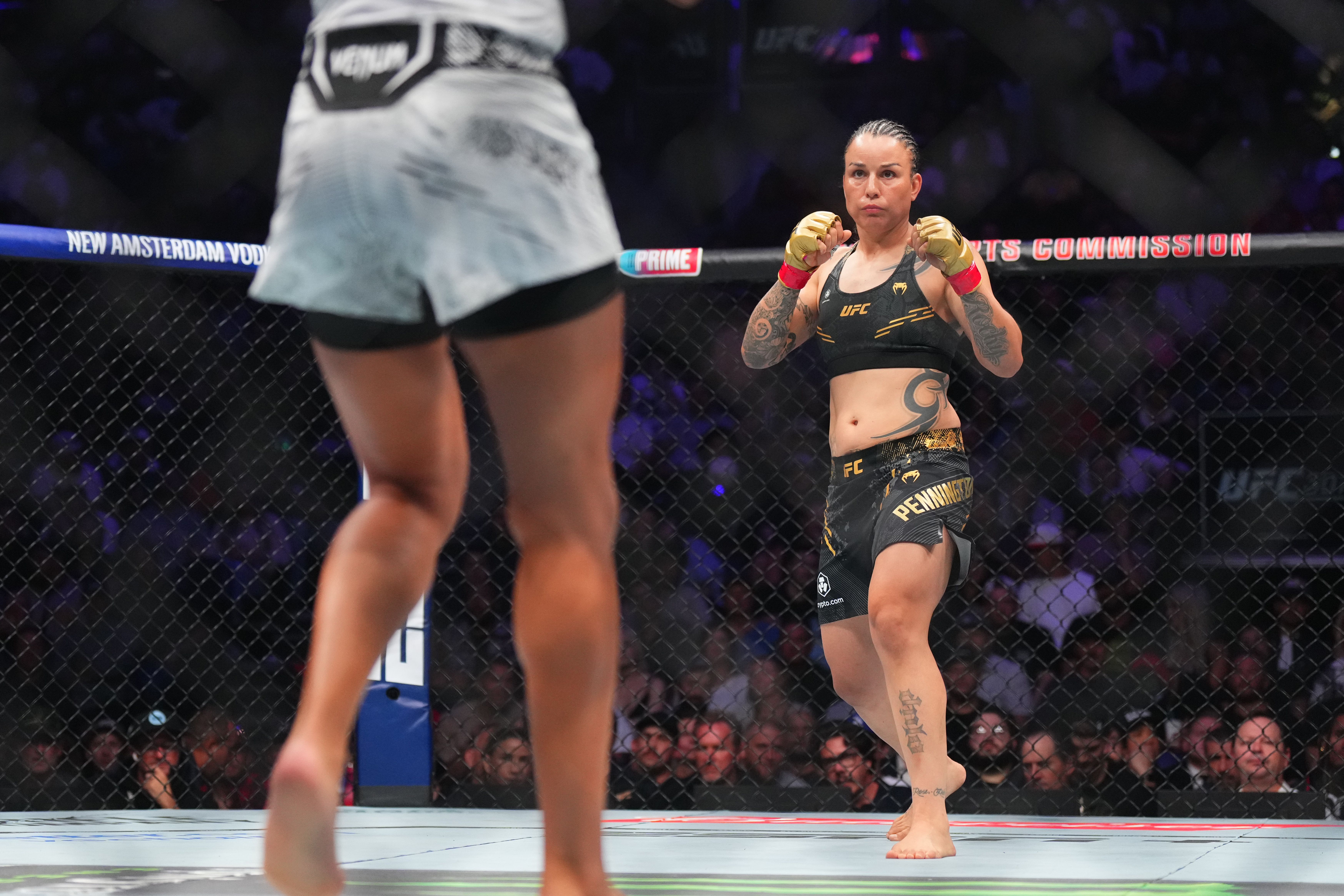 Raquel Pennington battles Julianna Pena